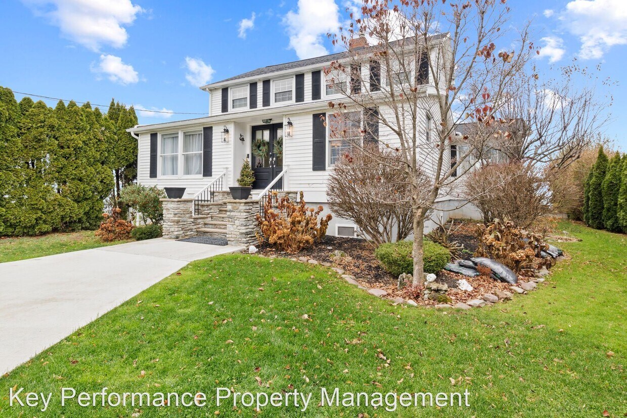 3 br, 2.5 bath House 192 Lake Shore Drive House Rental in Hilton