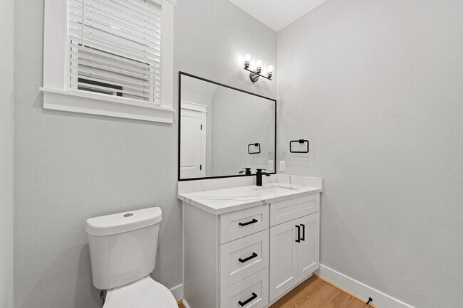 Foto del edificio - 6480 T C Jester Blvd