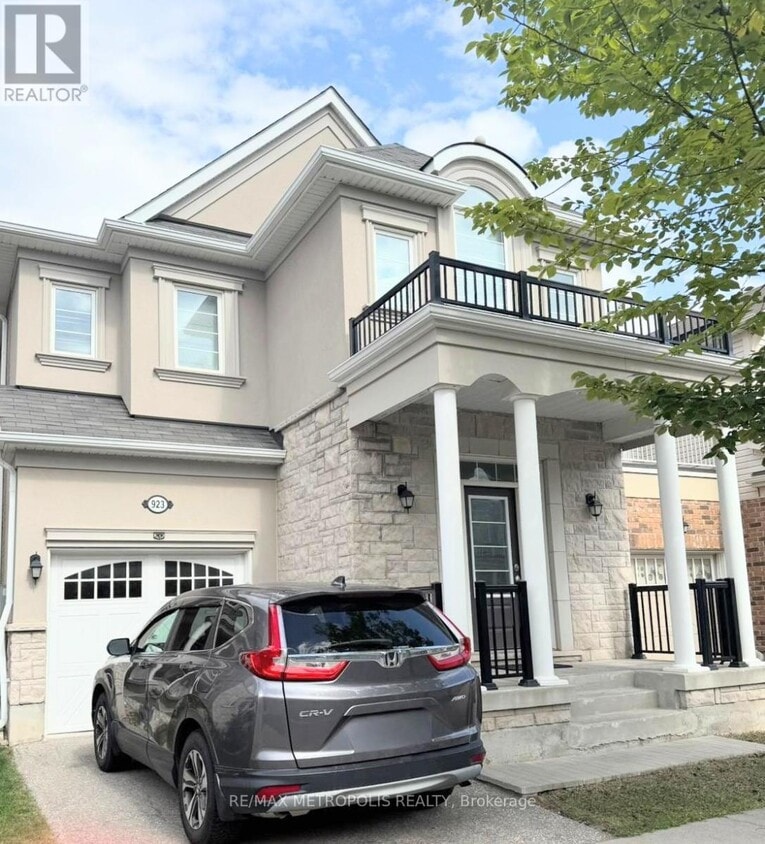 Photo principale - 923 Penson Cres