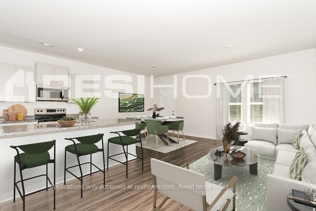 Building Photo - 301 Oakwood Dr NW