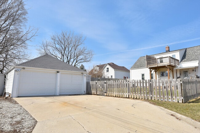 Building Photo - 309 W Washington St