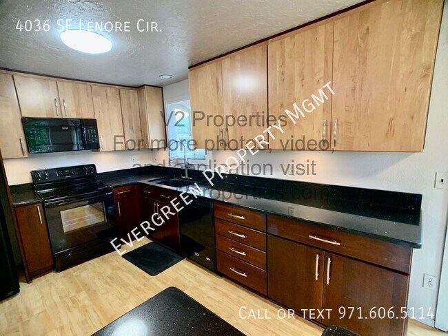 Building Photo - Beautiful Home $2,795 | Spacious Fenced Ba...