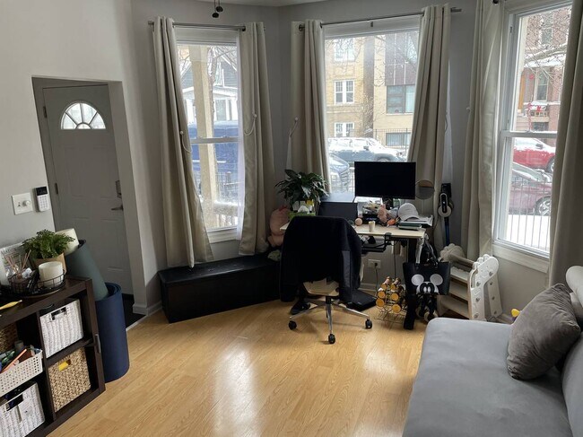 Foto del edificio - 2734 N Lawndale Ave