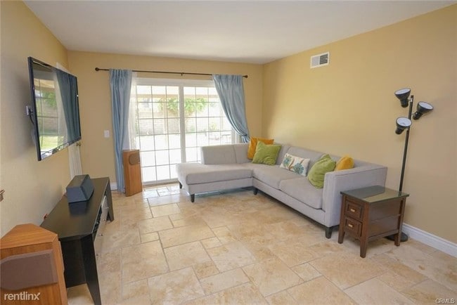 Building Photo - 5 br, 3 bath House - 13162 Silver Birch Dr