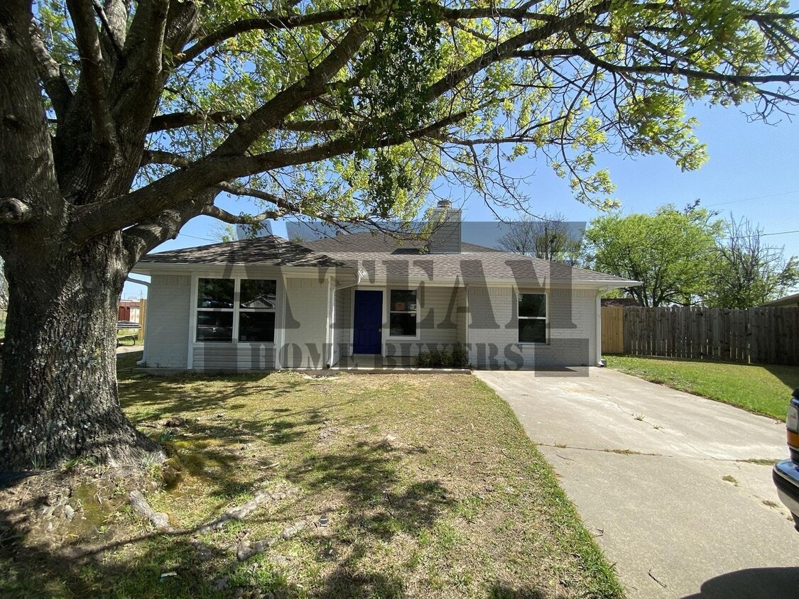Primary Photo - 4 Bedroom 2 Bathroom home for rent!
