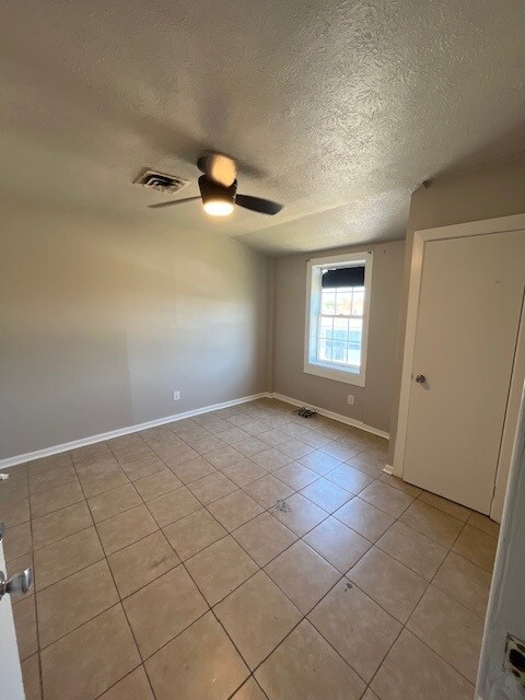 Foto del edificio - Deerfield Village Apartments