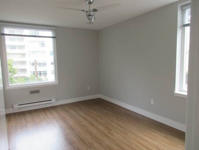 Building Photo - 1 bedroom 1 bath luxury condo for rent wit...