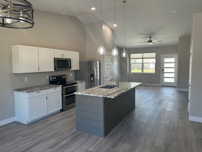 Building Photo - Available Now – Beautiful 3 Bed, 2.5 Bath Townhouse!!!