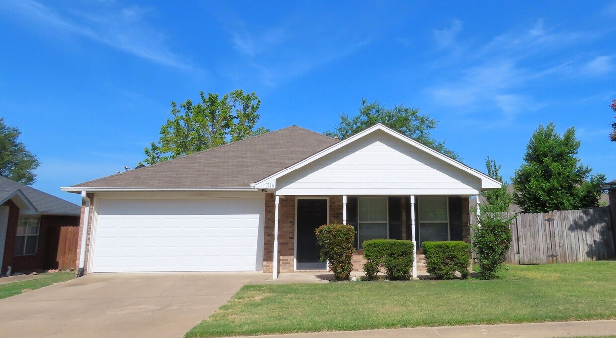 Foto principal - Lindale ISD! Lovely 3 Bedroom, 2 Bath Hous...