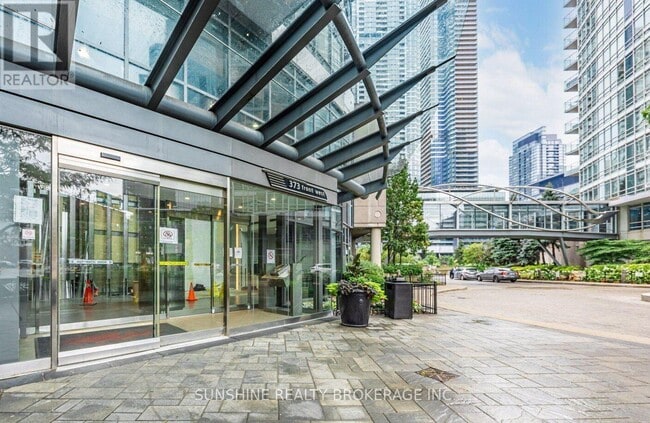 Photo du bâtiment - 373 Front St W