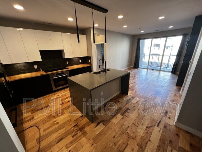 Foto del edificio - 460 E Fremont Pl