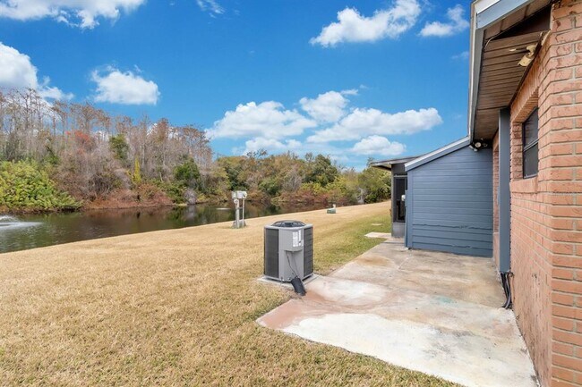 Building Photo - 2432 King Oak Ct