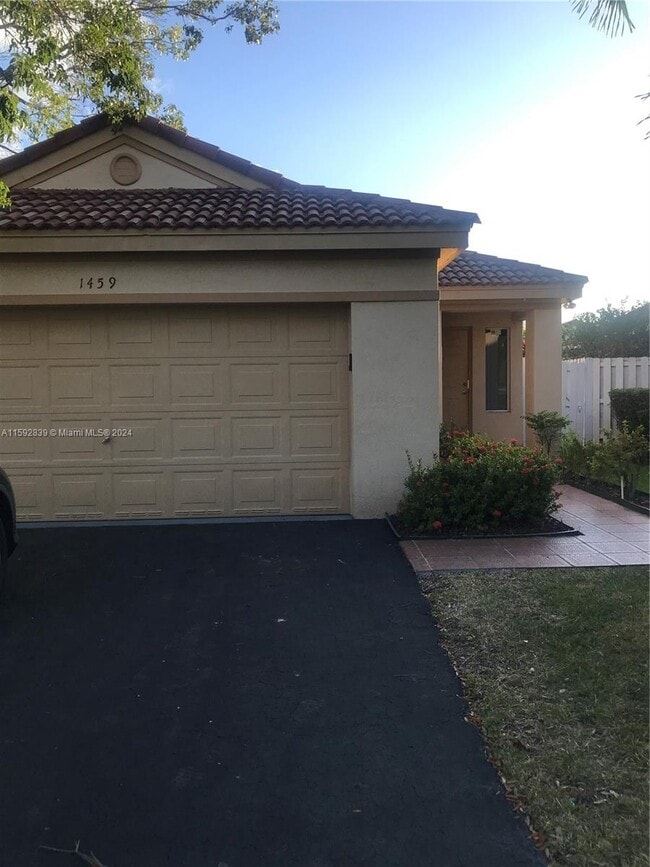 Building Photo - 1459 Estancia Cir