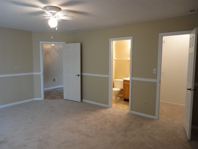 Building Photo - 12960 St Andrews Way