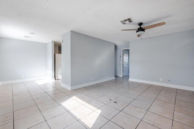 Foto del edificio - 801 NE 3rd St