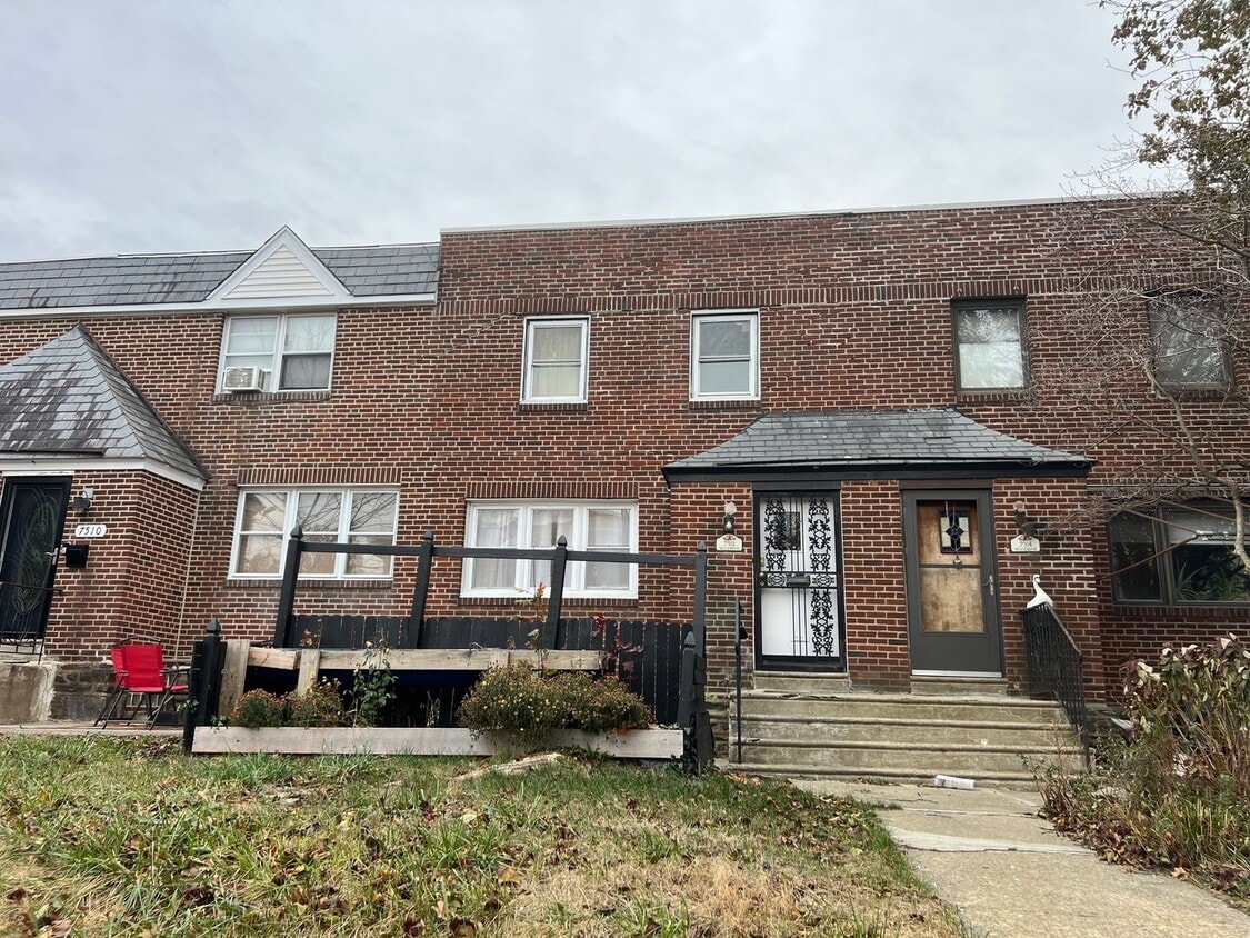 Stunning 3-Bedroom Townhome in Overbrook Park with Finished Basement! Available mid-March! - Stunning 3-Bedroom Townhome in Overbrook Park with Finished Basement! Available mid-March!