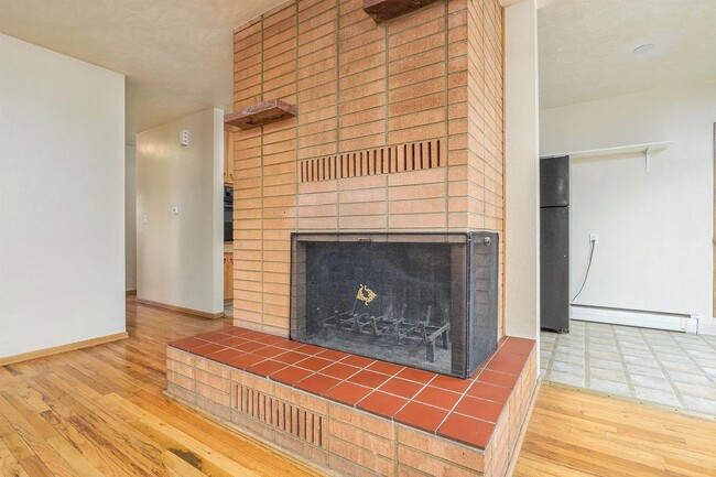 Building Photo - 2202 Orchard Ave
