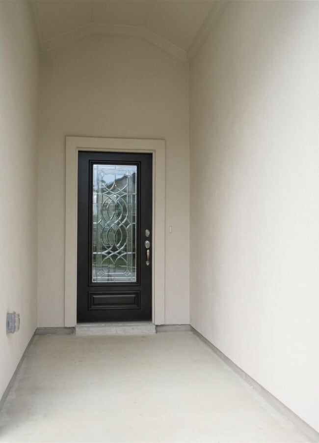 Building Photo - 4-Bedroom Home in Oak Creek - Highly Sough...