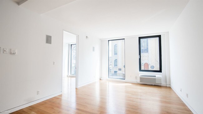 Building Photo - 1 br, 1 bath Apartment - 210 N 12th St Apt 5G