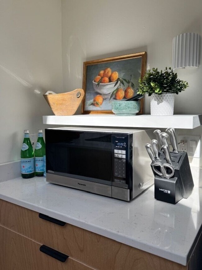 Foto del edificio - 148 E Hill Rd