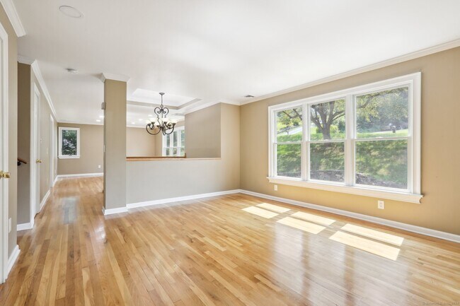 Building Photo - 31 Eastview Dr