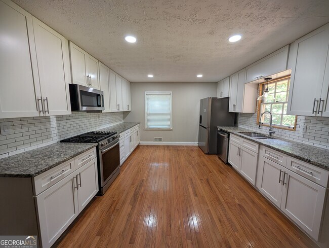 Building Photo - 4000 Timberlane Trail