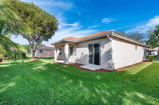 Building Photo - 482 SE 23rd Dr