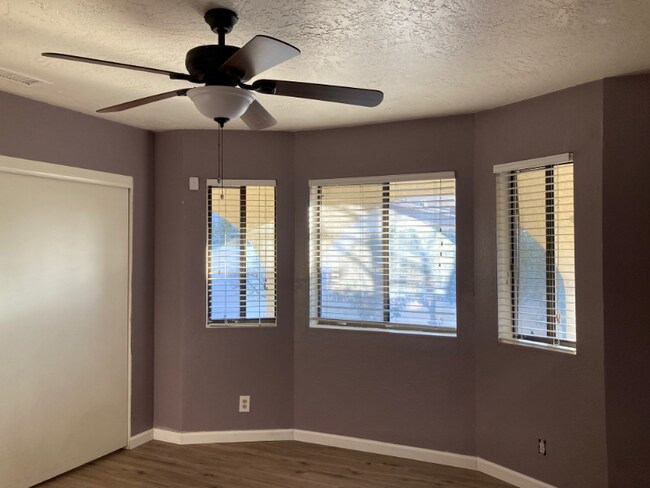 Building Photo - 13320 Country Club Dr