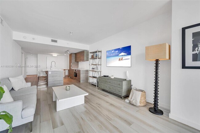 Foto del edificio - 650 NE 32nd St