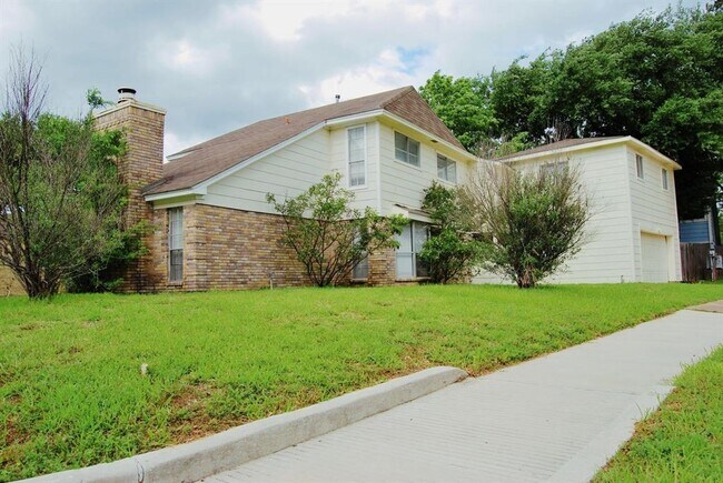 Building Photo - 2127 Woodland Springs St