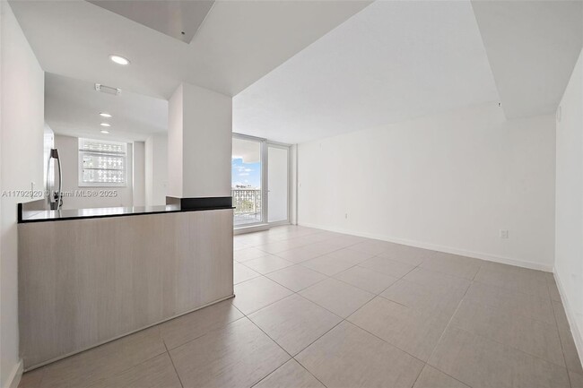 Foto del edificio - 910 West Ave