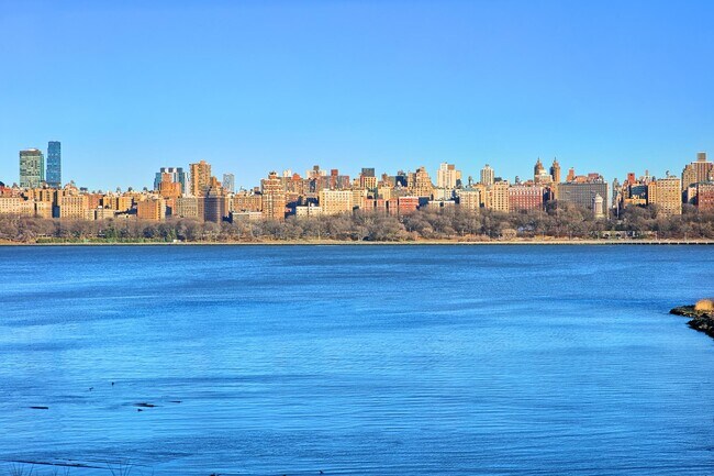 Foto del edificio - 7855 Boulevard E