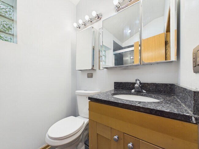 Foto del edificio - 419 W Root St