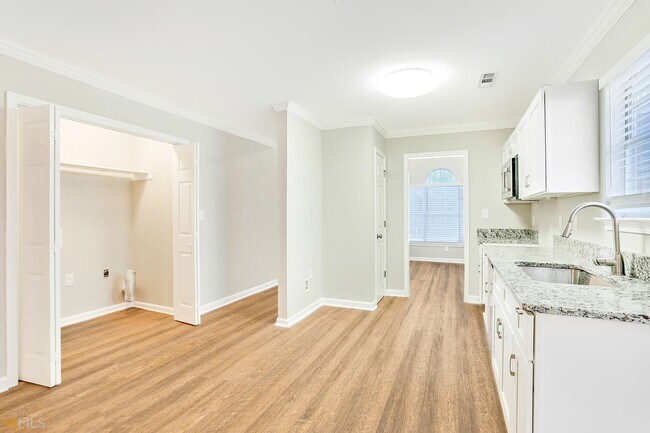 Foto del edificio - 686 Thomasville Blvd SE