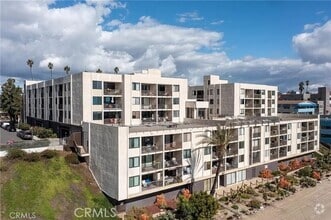 Building Photo - 1140 E Ocean Blvd