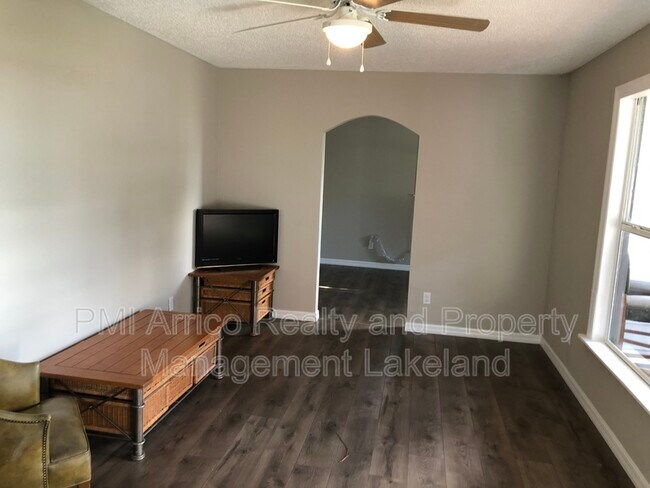 Foto del edificio - 2208 Lake Dr NW