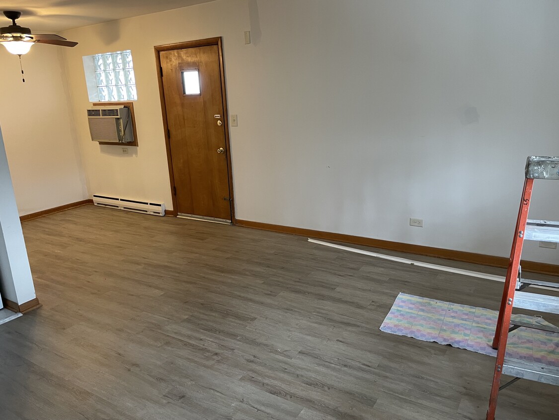 Living room with natural light - 17828 Park Ave