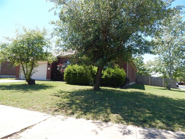Building Photo - 601 Abbeyglen Castle Dr