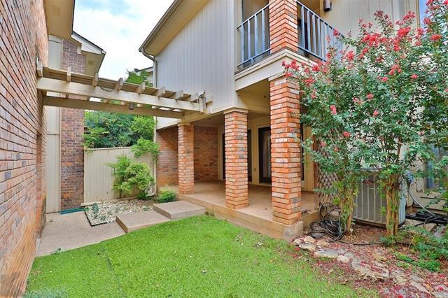 Foto del edificio - 72 Fairway Oaks Blvd