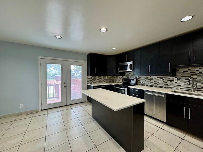 Foto del edificio - Charming 3 Bedroom/2 Bathroom in Essex, MD!