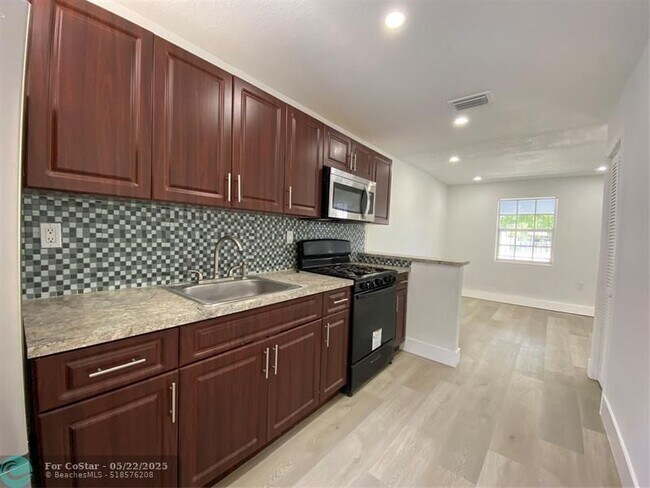 Foto del edificio - 2250 NW 103rd St