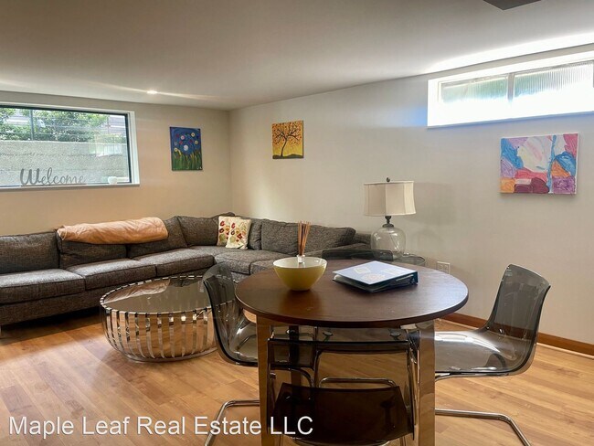 Building Photo - Studio, 1 bath House - 3016 Alki Ave SW