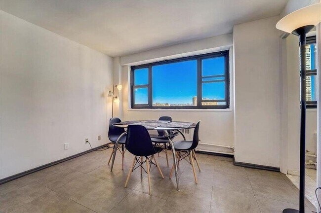 Foto del edificio - 6515 Boulevard E