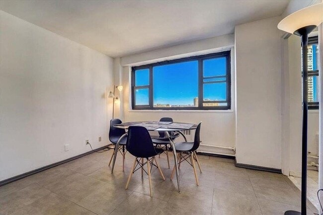 Building Photo - 6515 Boulevard E