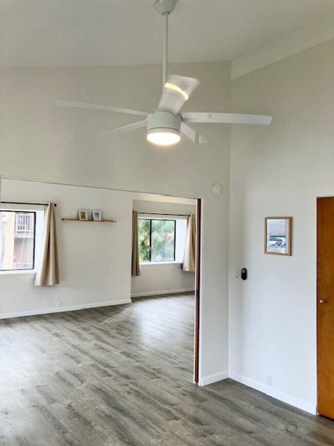 Foto del edificio - $3,300 2-Bed/2-Bath/2-Parking Townhouse in...