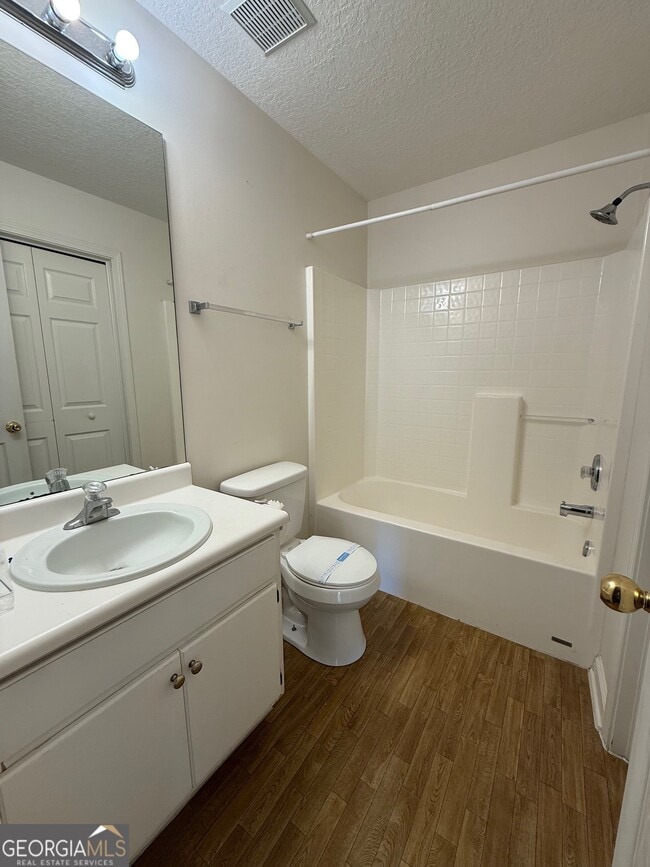 Building Photo - 22 Robins Ct