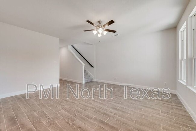 Building Photo - 717 Amenduni Ln