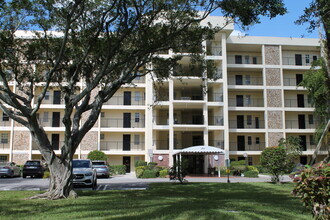 Building Photo - 2751 N Palm Aire Dr