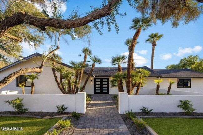 Foto del edificio - 1715 W Lawrence Ln