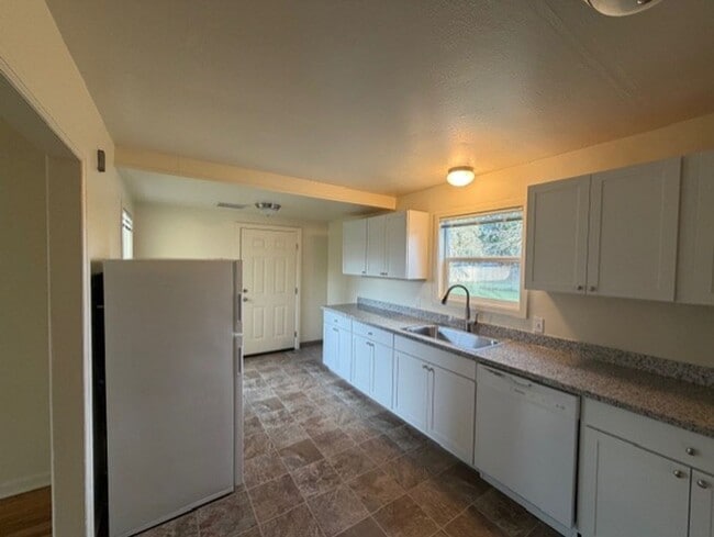 Building Photo - Charming 4 Bedroom ~ 1 Bathroom Home in Southeast Corvallis